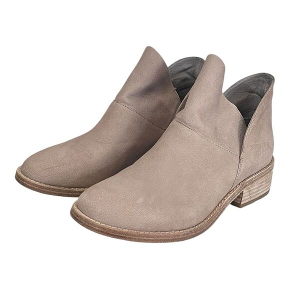 Eileen Fisher | Leather Leaf Bootie in Barley 5.5 - Picture 2 of 10